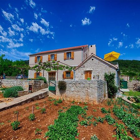 Betini Apartments - Authentic Island Escape Komiža Kültér fotó