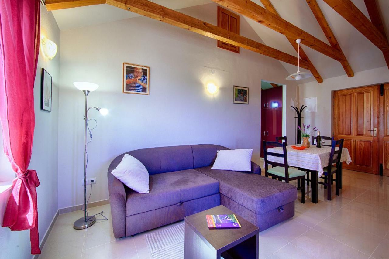 Betini Apartments - Authentic Island Escape Komiža Kültér fotó