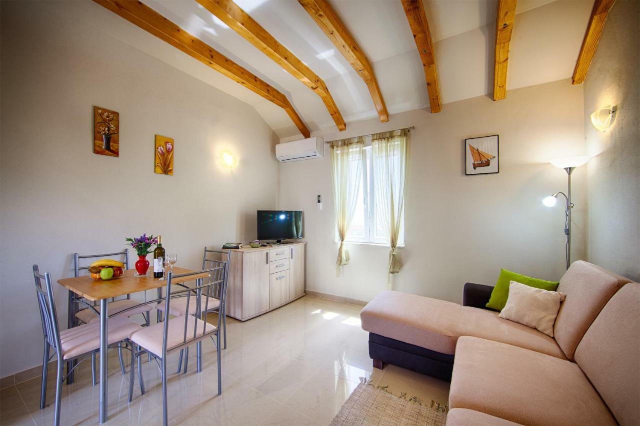 Betini Apartments - Authentic Island Escape Komiža Kültér fotó