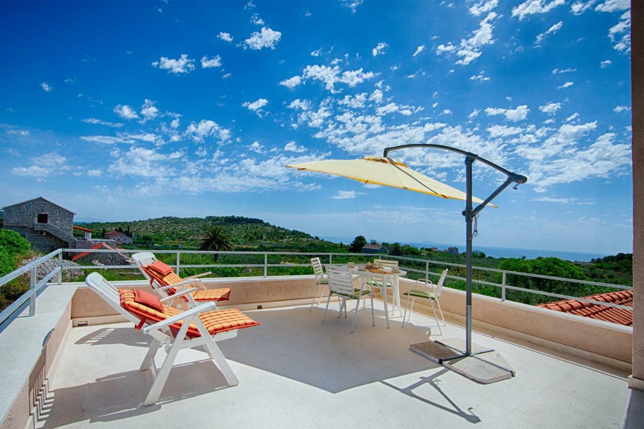 Betini Apartments - Authentic Island Escape Komiža Kültér fotó