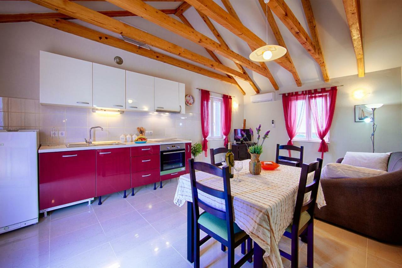 Betini Apartments - Authentic Island Escape Komiža Kültér fotó