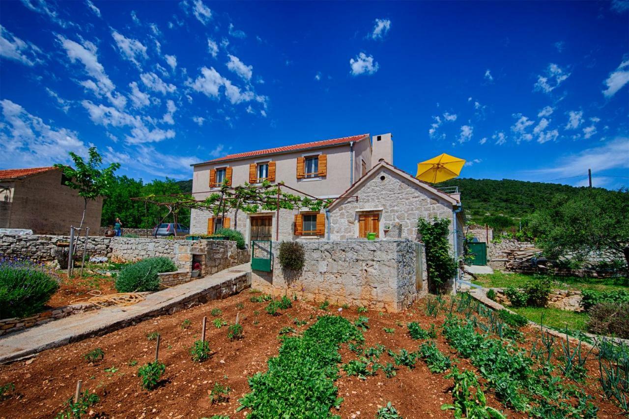 Betini Apartments - Authentic Island Escape Komiža Kültér fotó