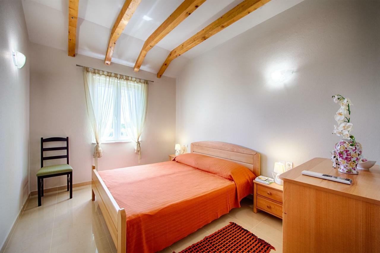 Betini Apartments - Authentic Island Escape Komiža Kültér fotó
