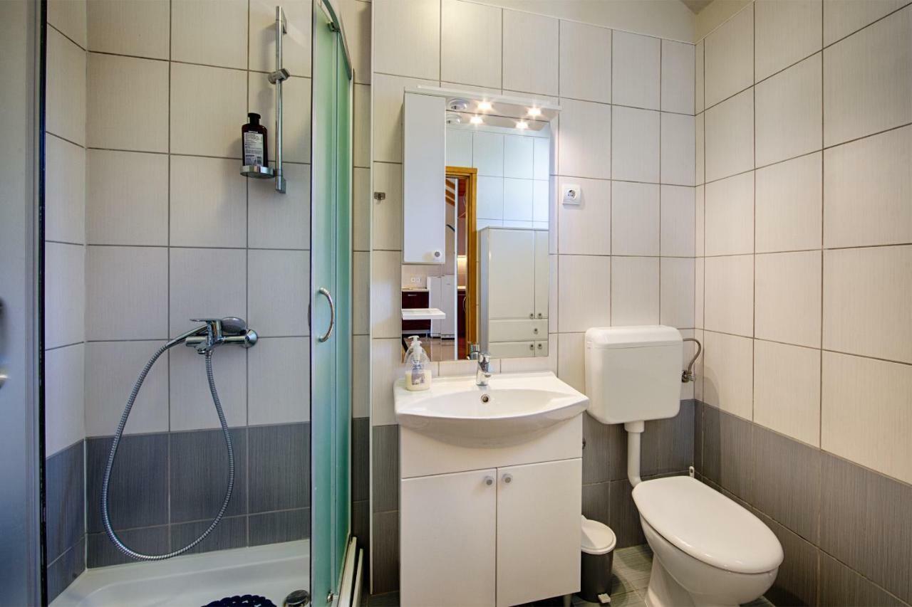 Betini Apartments - Authentic Island Escape Komiža Kültér fotó
