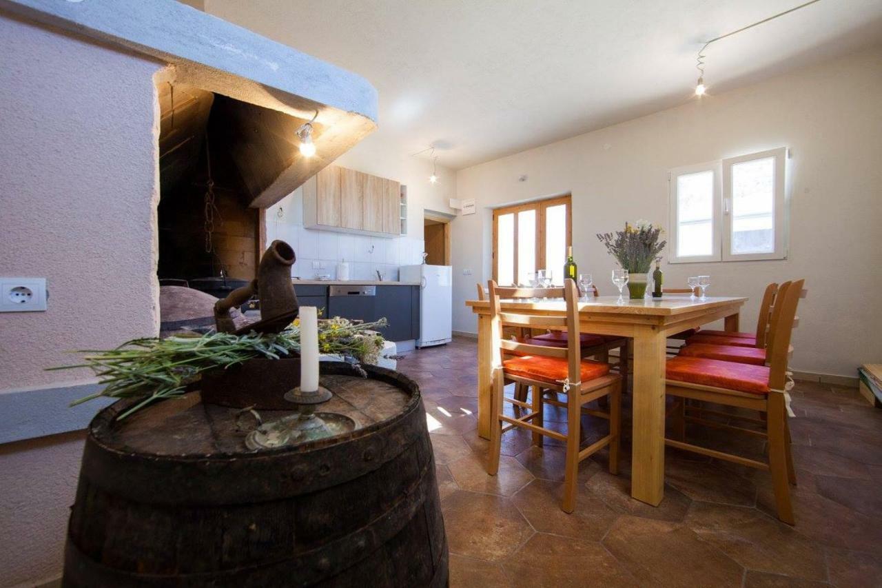 Betini Apartments - Authentic Island Escape Komiža Kültér fotó