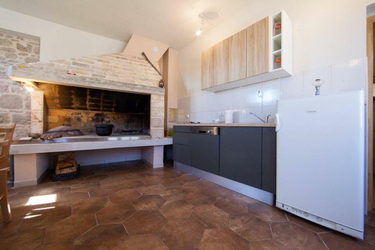 Betini Apartments - Authentic Island Escape Komiža Kültér fotó