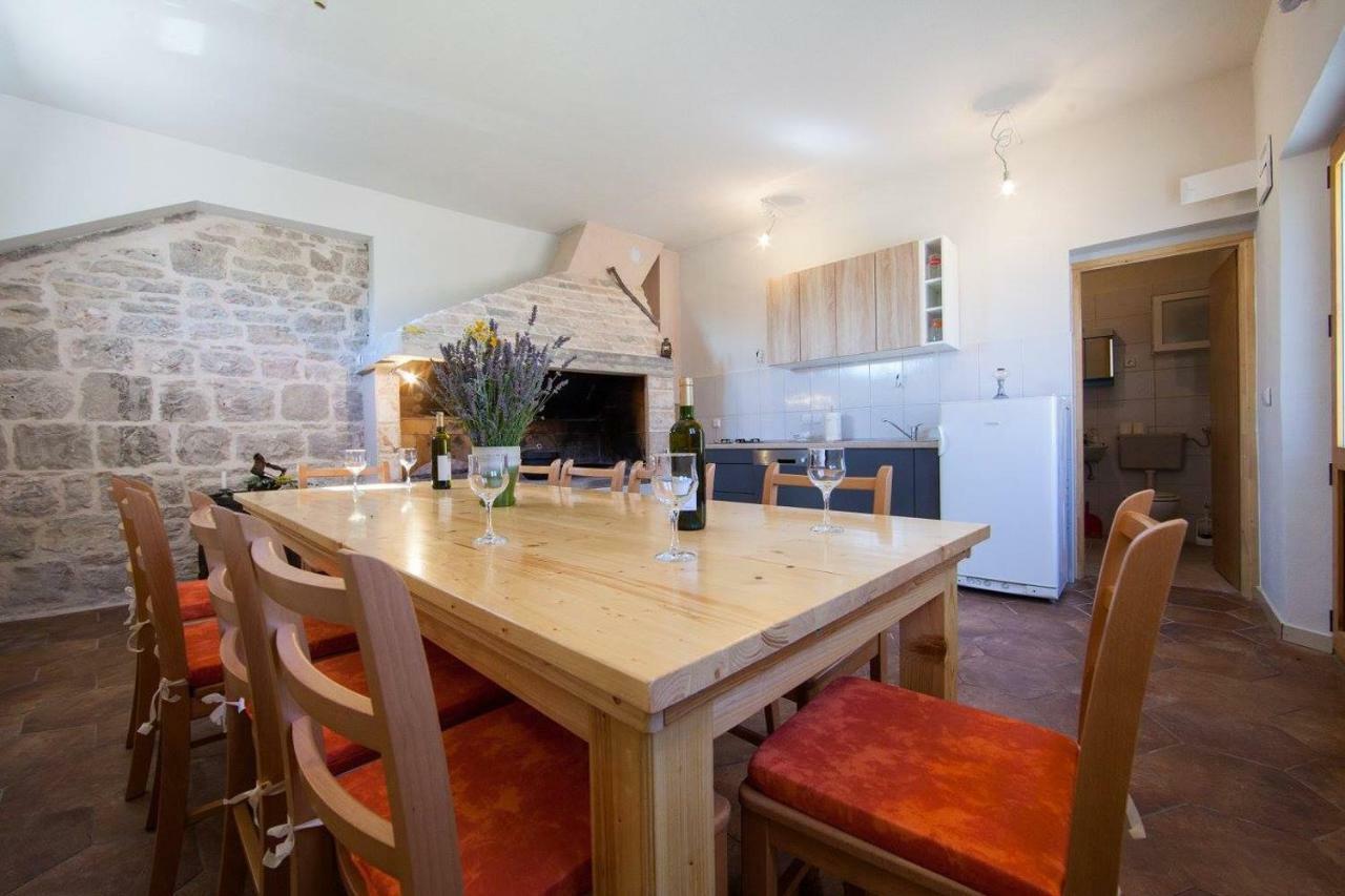 Betini Apartments - Authentic Island Escape Komiža Kültér fotó