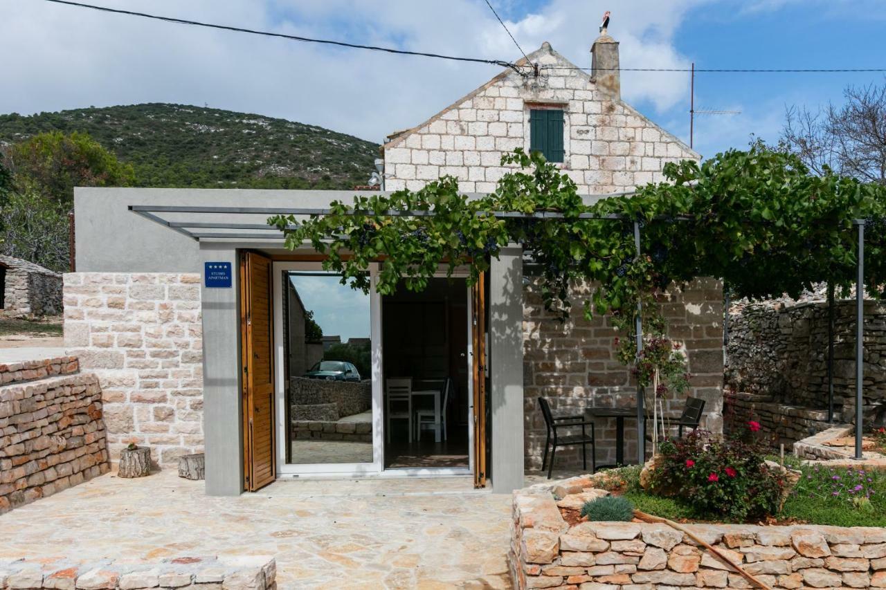 Betini Apartments - Authentic Island Escape Komiža Kültér fotó