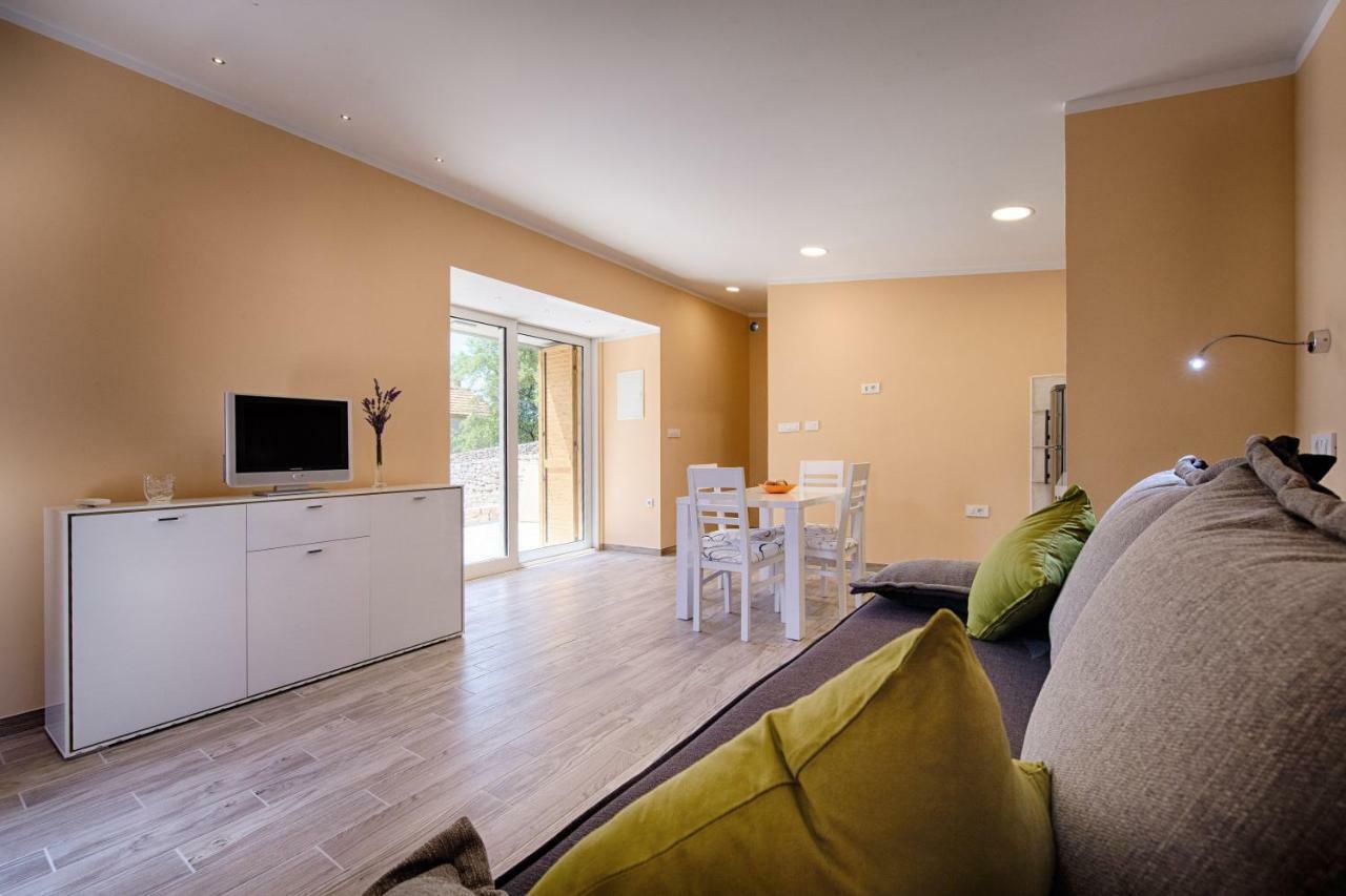Betini Apartments - Authentic Island Escape Komiža Kültér fotó